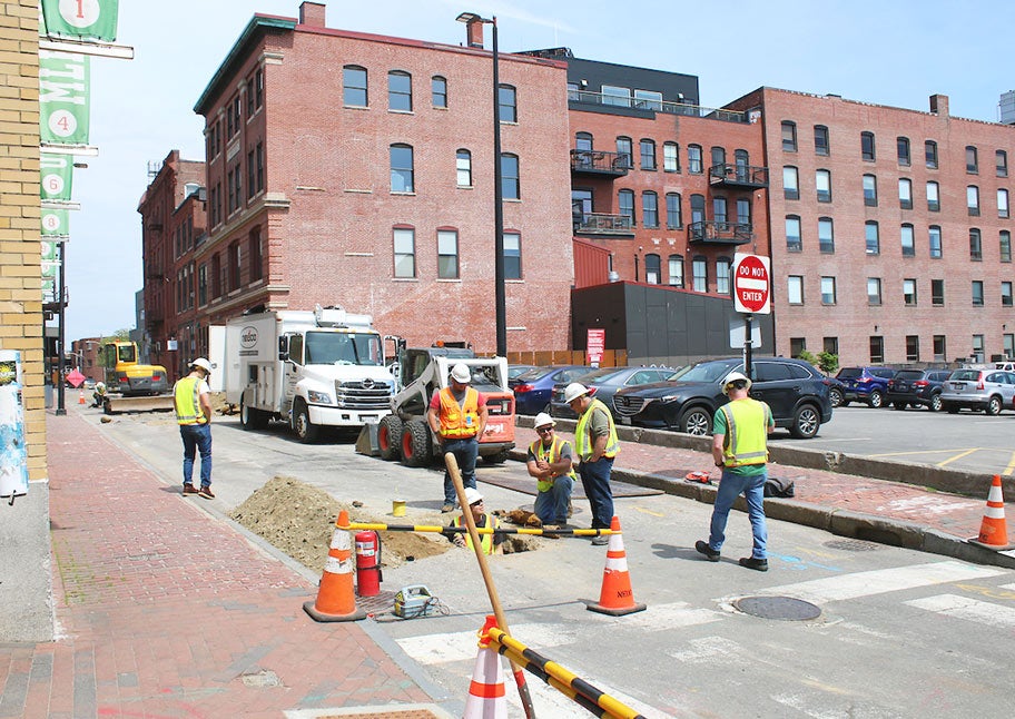 Unitil gas crew working on SURE Project in Portland, Maine